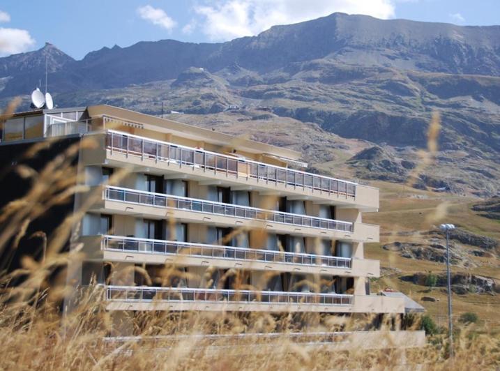 Hotel Le Dome Alpe d'Huez Exterior photo