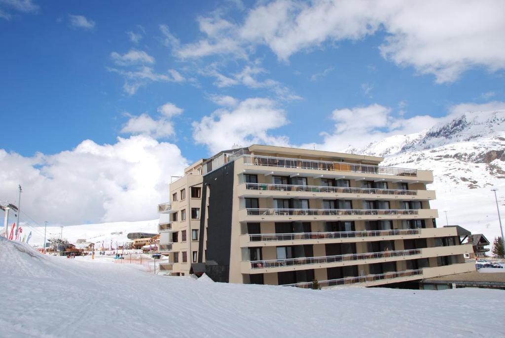 Hotel Le Dome Alpe d'Huez Exterior photo